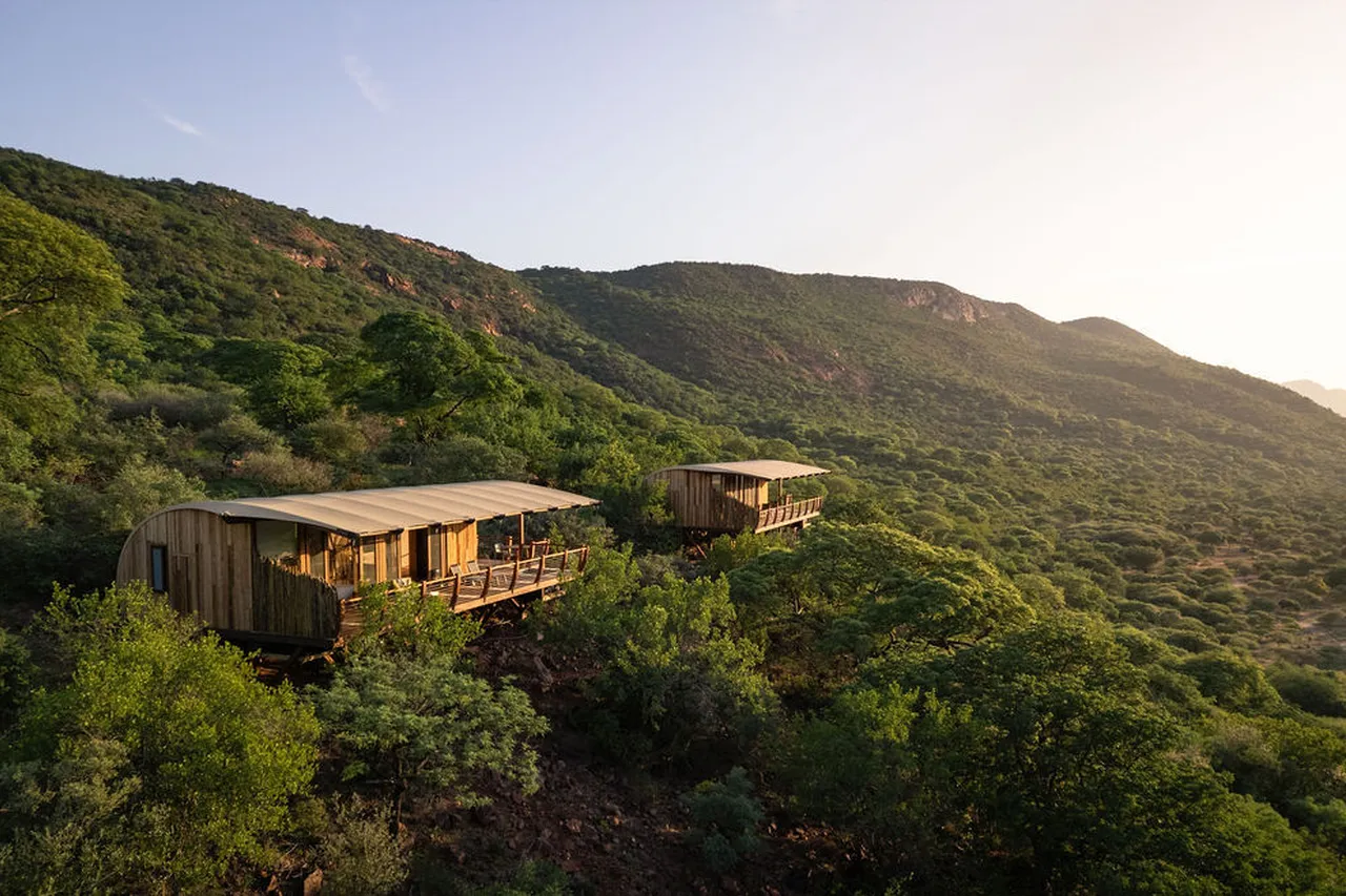 Exterior view of 2 suites