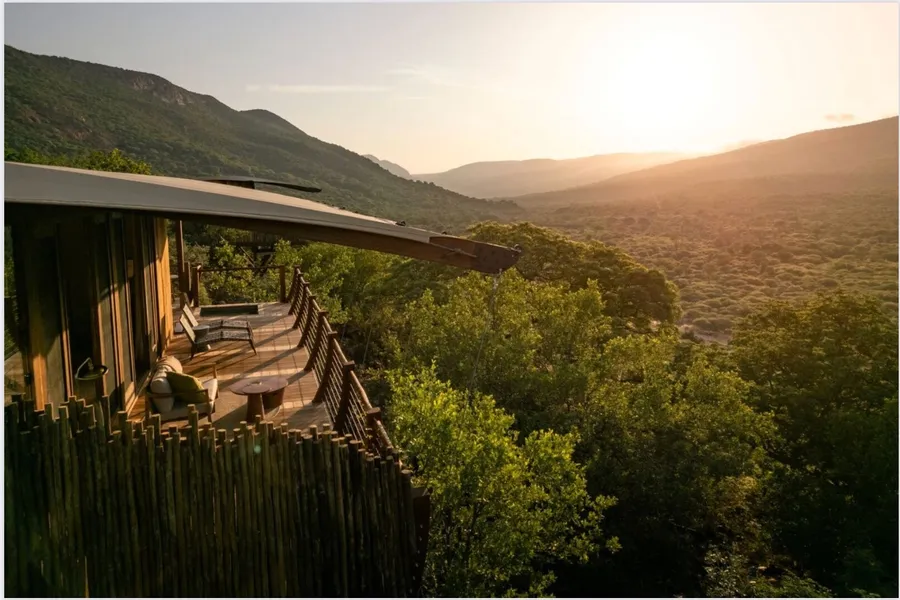 Few & Far Luvhondo Cliff Suite
