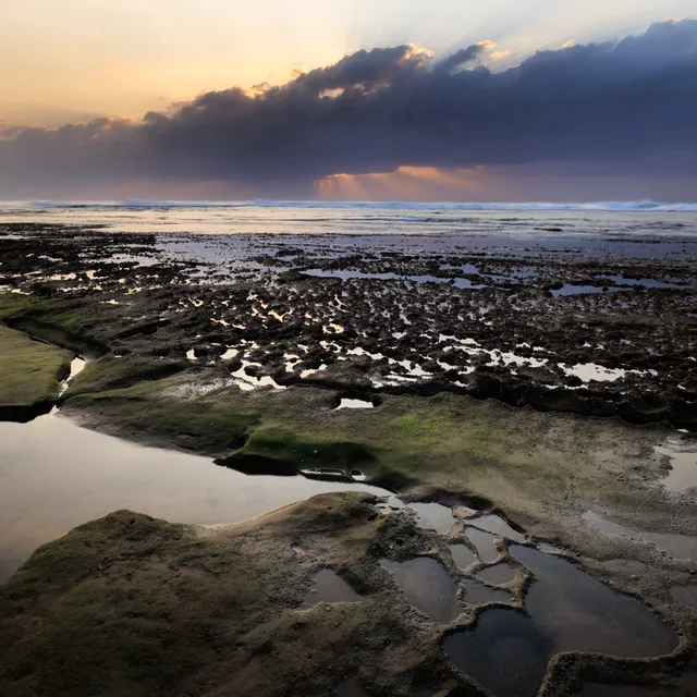 Sodwana sunrise rockshelf